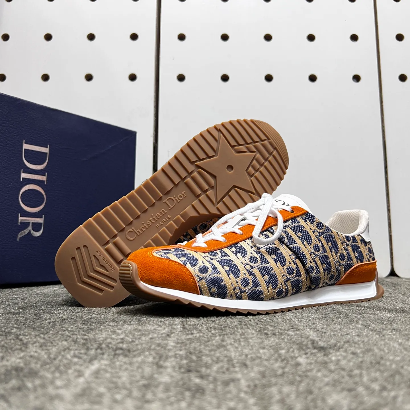 Factory price: 420💰【DIAo•Dior】Original quality.~ Unique modern style sneakers. 🏃A must-have casual shoe for trendy men😍😍 Original brand imported from Italy, imported original leather, sheep lining (refuses to discolor and grind feet) Sole: Original sole provided by the original factory, French lazy style design ⚠️Fit to the feet, original quality, super comfortable original sole. It’s like shooting the real thing 🎬The real thing is better, high-quality sneakers, size: 38-44, custom-made 45